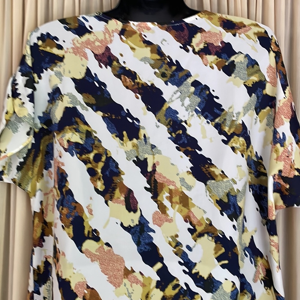 Large Daisy Fuentes Ruffled Blouse - Picture 4 of 7